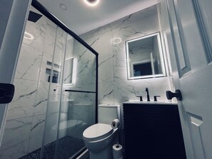 Bathroom - Impeccable Capitol Hill B&B. Free parking pass! (Washington)