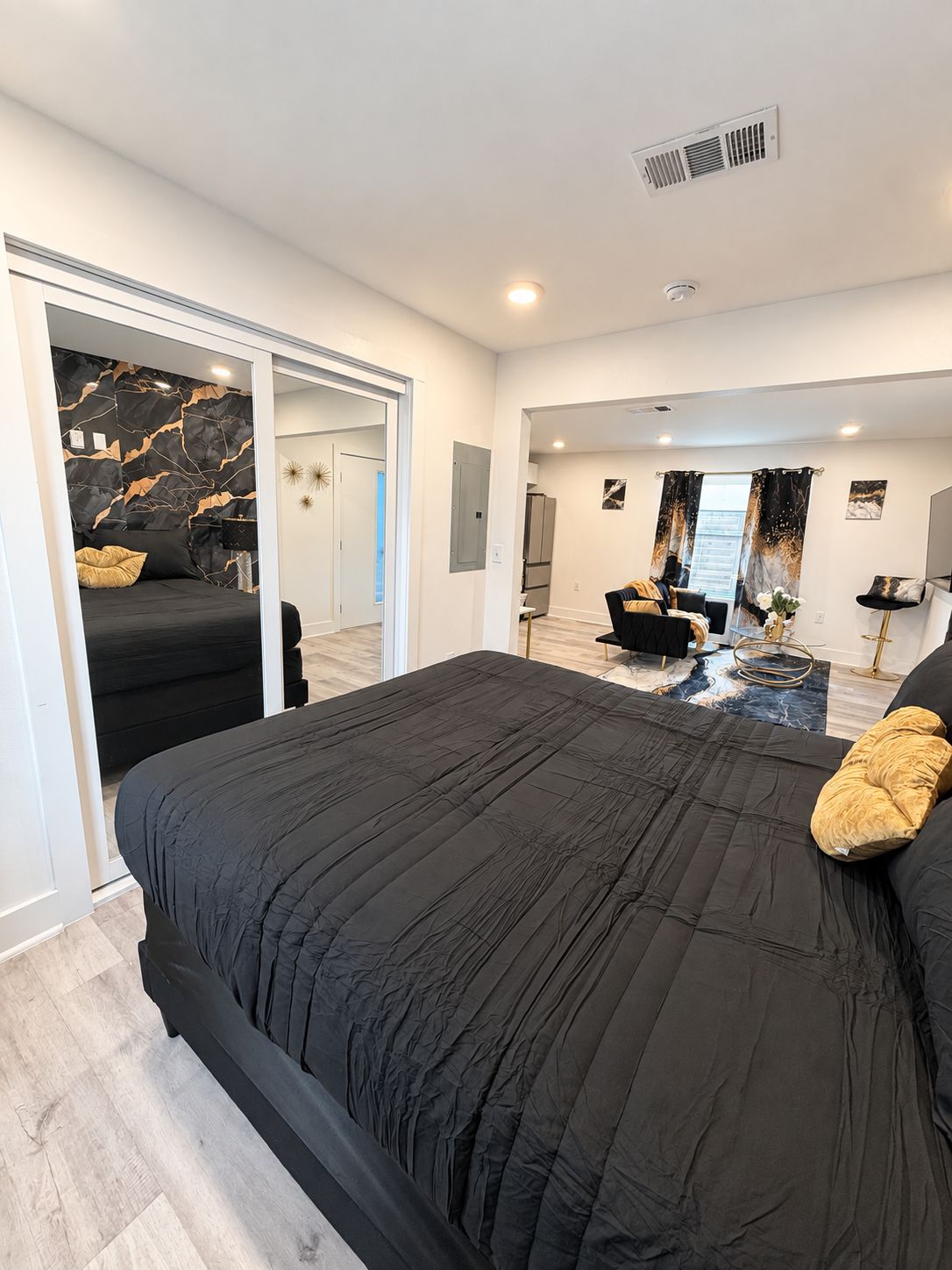 Luxe Black & Gold Retreat Stylish Stay
