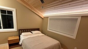 Room - TRULY UNIQUE, NEW CONSTRUCTION BARN-APT with a BEAUTIFUL VIEW and GREAT LOCATION (Campton)