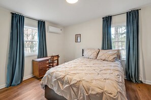 A bedroom with a bed, a dresser, a chair, and a window with curtains. - 8 Min to Duke + DT | Free Parking + Wi-Fi (Durham)
