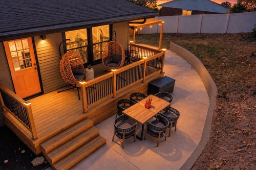 Knoxville Modern-Hot Tub-Lounge-Gym-Pet Friendly