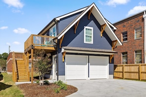 Unclassified image, 3 of 75, button - Designer 5BR Downtown Retreat Sleeps 10-12 (Chattanooga)