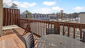 Outdoor dining - Salted Zen in Ocean city, MD
Pool~Walk to the Beach~Linens & Towels (Ocean City)