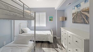 Room - Salted Zen in Ocean city, MD
Pool~Walk to the Beach~Linens & Towels (Ocean City)