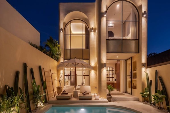 A modern house with a pool, outdoor seating, and cacti. - NEW 3BR Boutique Villa w/ Private Pool - Bingin (South Kuta)