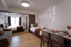A hotel room with a bed, a desk with a chair, a small table, and a wall clock. - The Peak Osaka Bay (Misaki , Minato-ku, Osaka City)