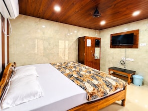 Deluxe Double Room, Balcony, City View - Sabitri Guest House (Puri)
