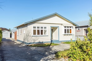 Exterior - Masterton central, fully renovated character Villa (Masterton)