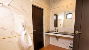 Habitación, 4 habitaciones, fumadores, piscina privada | Baño