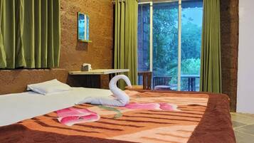 Deluxe Room, Balcony, Mountain View | Desk, WiFi (free)