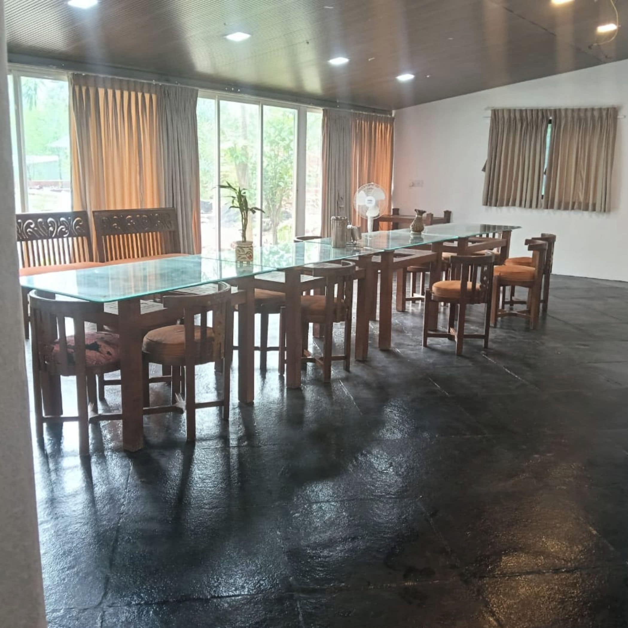 Standard Room, Garden View | Dining
