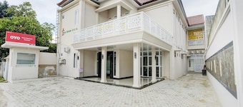 Luxury Deluxe Double Retreat With Parking Access