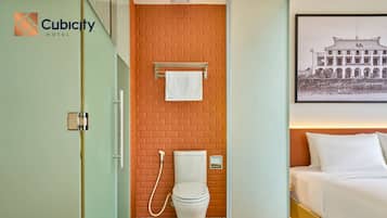 Dusche, Hydromassagedusche, Haartrockner, Hausschuhe