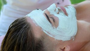 A person receiving a facial treatment with a white substance applied to their face. - Aldiana Club Andalusien (Chiclana de la Frontera)