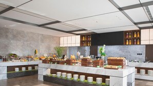 A modern breakfast buffet with various food items and a marble counter. - Hampton by Hilton Changchun High-tech Zone (Changchun)