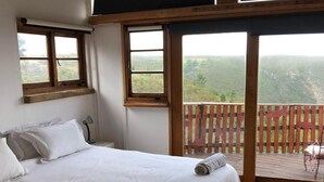 Room - Rainforest Ridge Eco-lodge (The Crags)