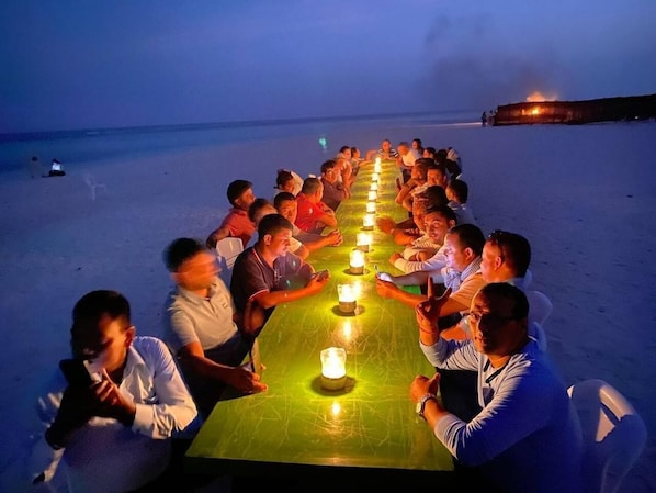 Outdoor dining - ARI Grand Hotel (Dhangethi)