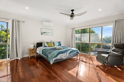 Hervey Bay Coastal 4-Bed Family House Near Beach