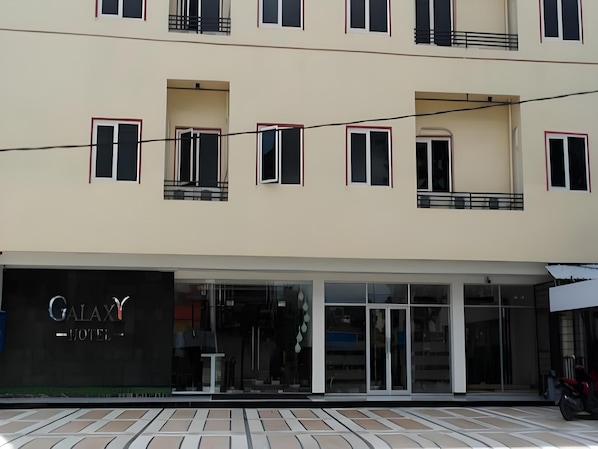 A hotel with a modern facade, multiple windows, and a covered entrance area. - Galaxy Hotel (Tarakan)