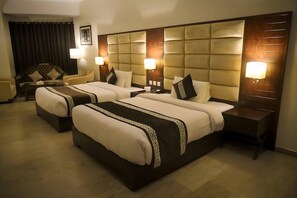 Room - Faletti's Express - Shimla Hill (Lahore)