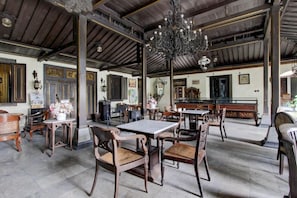 Unclassified image, 3 of 29, button - Hotel O Near Kampung Batik Kauman Formerly Chakra Homestay (Surakarta)