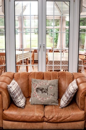 Unclassified image, 4 of 24, button - Trivelles Waterhall Country Hotel (Crawley)