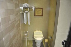 Bathroom - Aliyana Hotel & Resort (Temanggung)