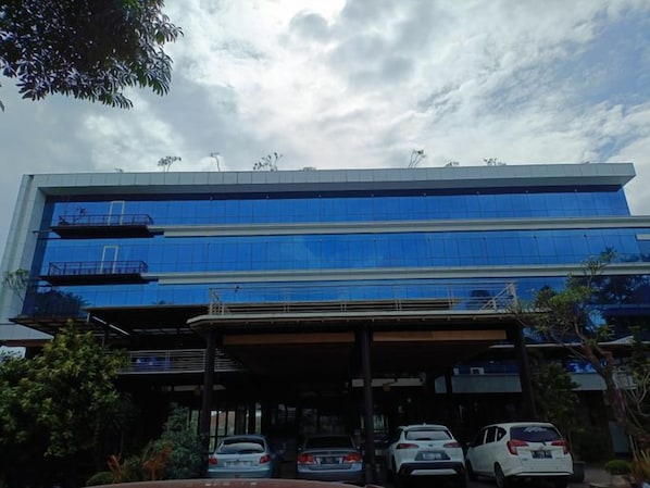 Unclassified image, 1 of 13, button - Wyns Hotel Bandung (Bandung)