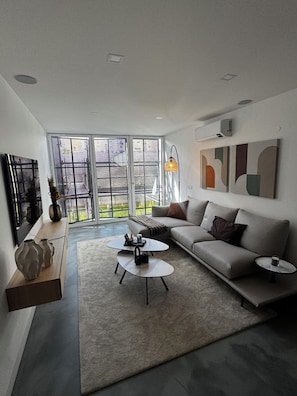 Living area - New designer apartment in Lisbon’s vibrant Marvila, the city’s creative hub (Lisboa)