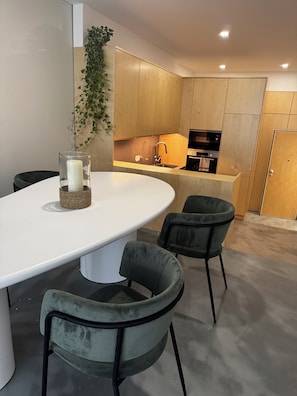 Private kitchen - New designer apartment in Lisbon’s vibrant Marvila, the city’s creative hub (Lisboa)
