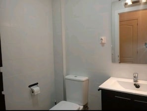 Bathroom - Fully furnished apartment next to the subway, near the beach (València)