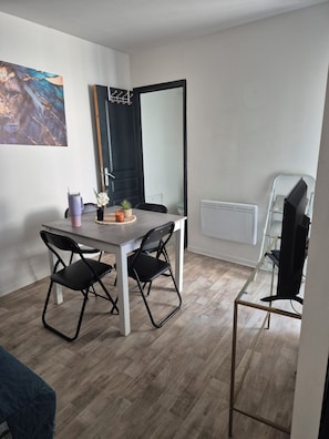 Dining - Vrbo Property (Saint-Gaudens)