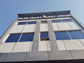 Unclassified image, 3 of 5, button - blue heart guest house (loni gzb)
