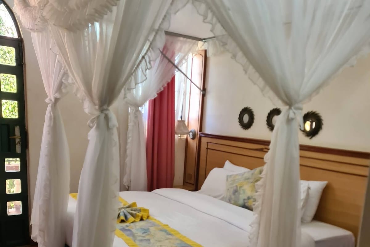 Superior Double Room | Free WiFi, individually decorated, individually furnished, bed sheets