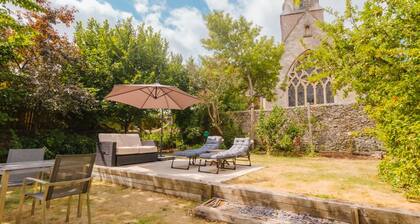 Beautiful 4 Bedroom Cottage in Minchinhampton
