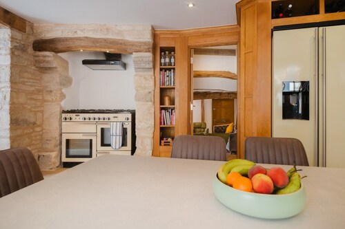 Beautiful 4 Bedroom Cottage in Minchinhampton