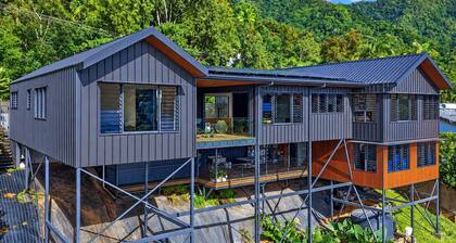 Naya Haus - Rainforest home with ocean views.