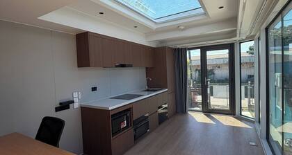 Sleek Island Stays