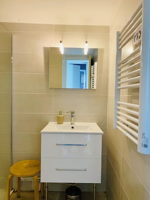 Unclassified image, 5 of 26, button - Vrbo Property (Gruissan)