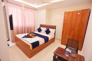 Desk, WiFi (free) - S V GRAND INN (Bengaluru)