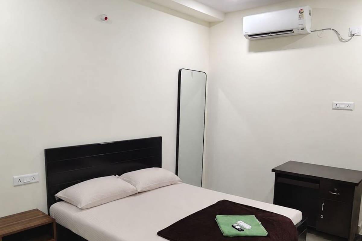 Bureau, Wi-Fi gratuit, draps fournis