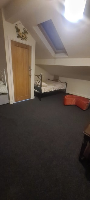 Room - Greystones nawab B sleep 5 in peak park ...Derbyshire dales.. buxton (Flagg)