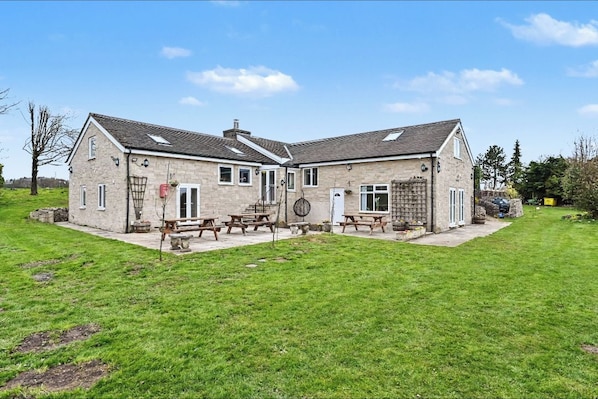Exterior - Greystones nawab B sleep 5 in peak park ...Derbyshire dales.. buxton (Flagg)