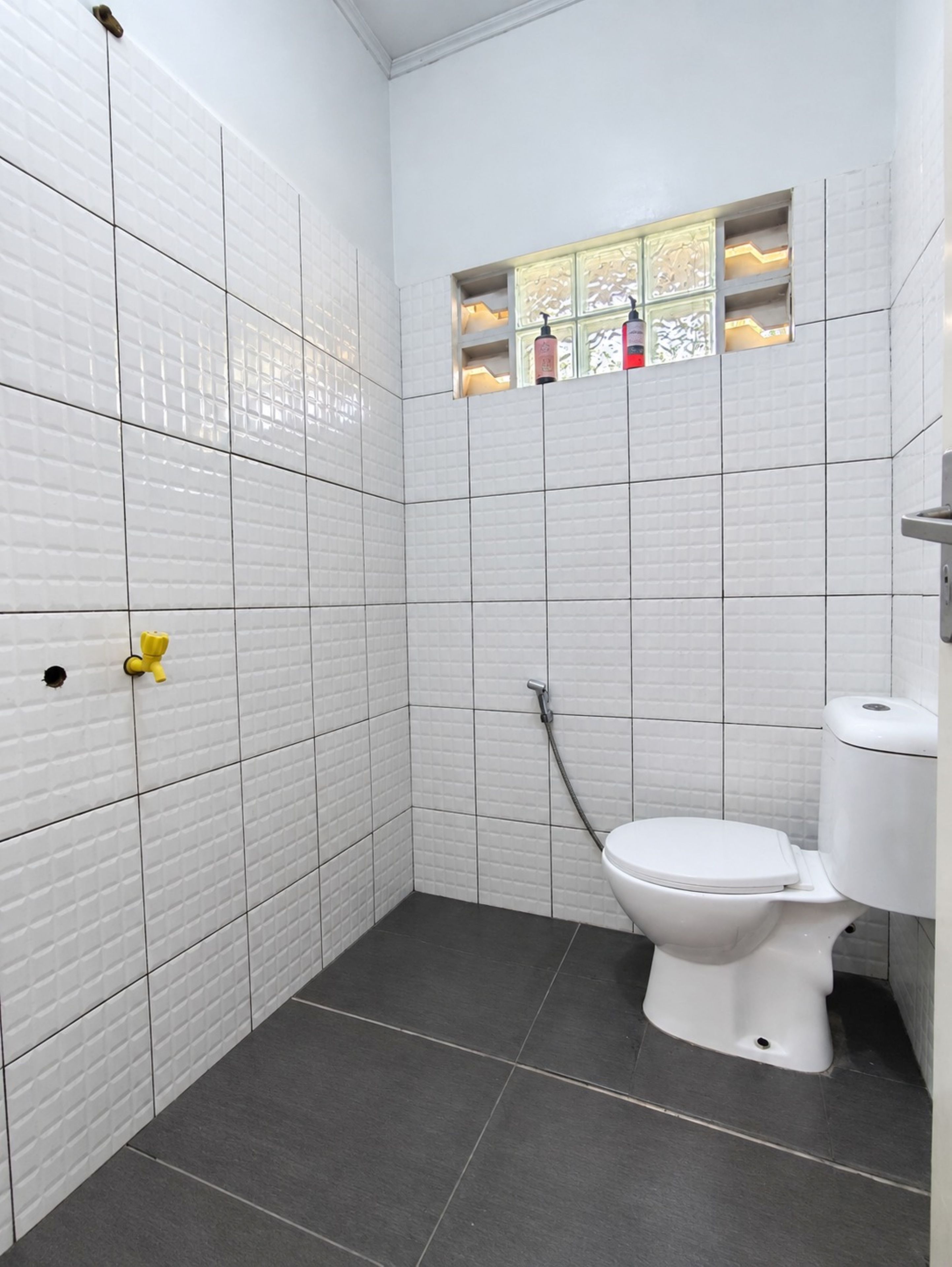 Executive Double or Twin Room | Bathroom | Towels, soap, shampoo, toilet paper