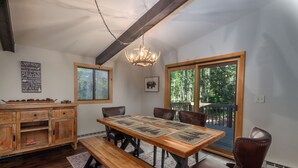 Dining - Cozy Pocono Retreat - Fireplace, Lake & Game Room (Pocono Pines)