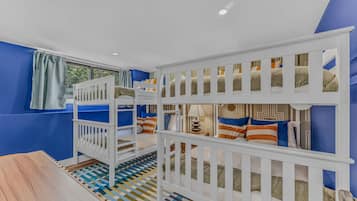 House | 5 bedrooms, high-speed internet