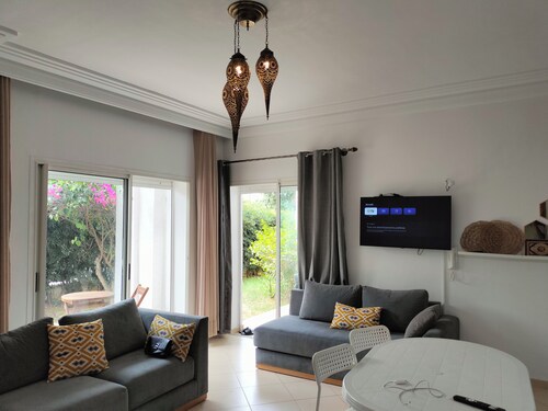 Bel appt lumineux avec jardin, terrasse et piscines