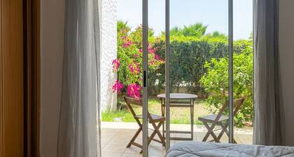Bel appt lumineux avec jardin, terrasse et piscines