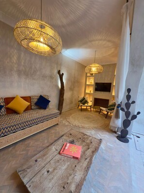 Living area - The Connected Riad: Remote Work in the Sun, a Giant Rooftop, & Professional Wi-Fi (Marrakech)