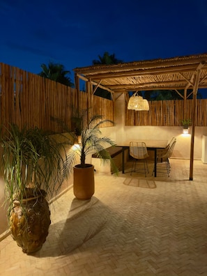 Outdoor dining - Vrbo Property (Marrakech)